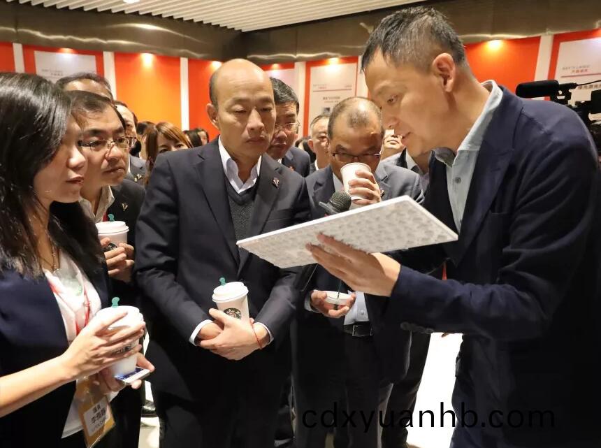 大族激(ji)光董事長(zhǎng)高(gao)云(yun)峰接待臺(tái)灣市長(zhǎng)考察團(tuán)